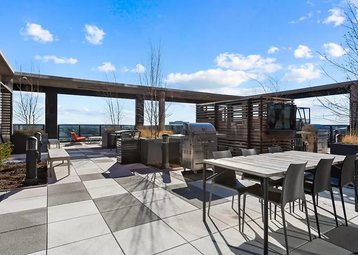 Fulbrix Bright Designer With West Loop Views Apartment Chicago