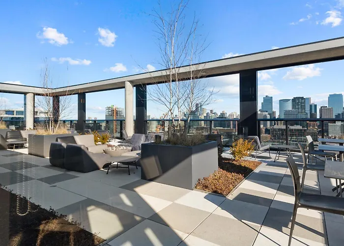 Fulbrix Bright Designer With West Loop Views Apartment Chicago