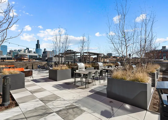 Fulbrix Bright Designer With West Loop Views Apartment *