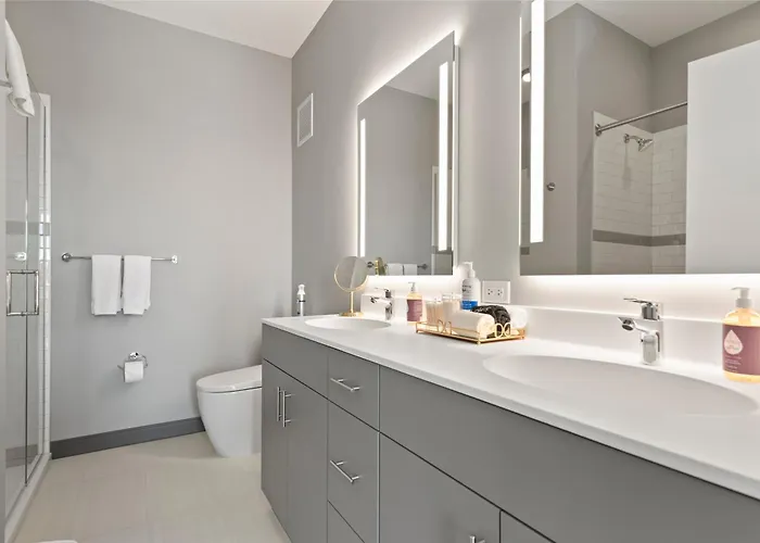 Fulbrix Bright Designer With West Loop Views Apartment *