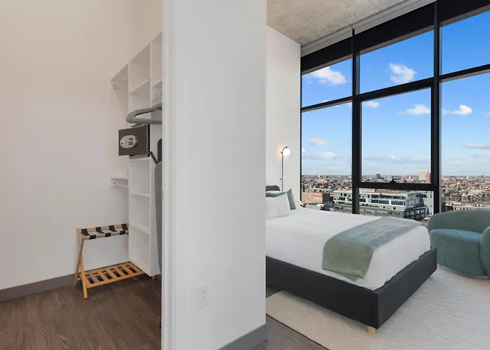 Fulbrix Bright Designer With West Loop Views Apartment