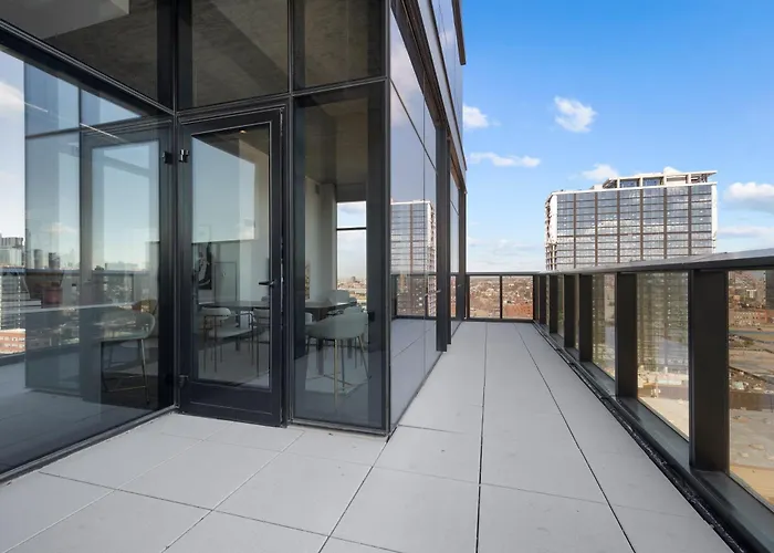 Fulbrix Bright Designer With West Loop Views Chicago