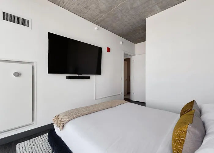 Apartment Fulbrix Bright Designer With West Loop Views *