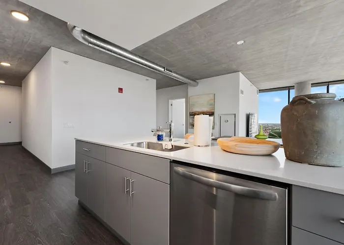 Fulbrix Bright Designer With West Loop Views Apartment Chicago