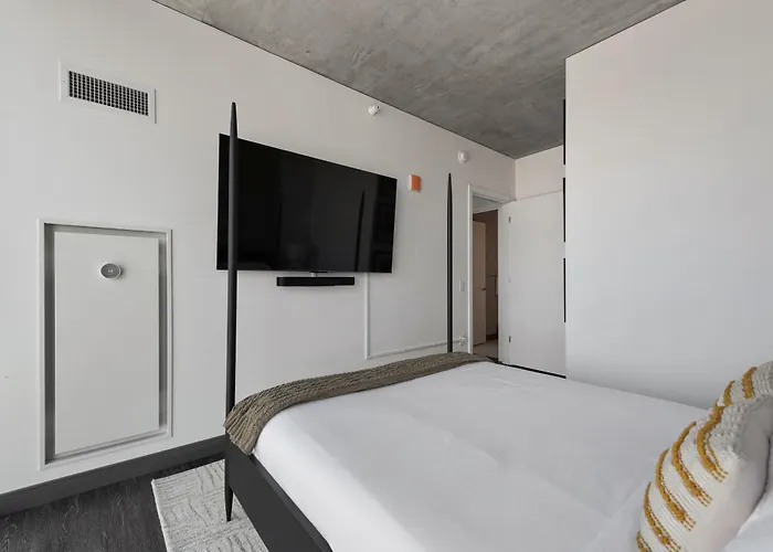 Fulbrix Bright Designer With West Loop Views