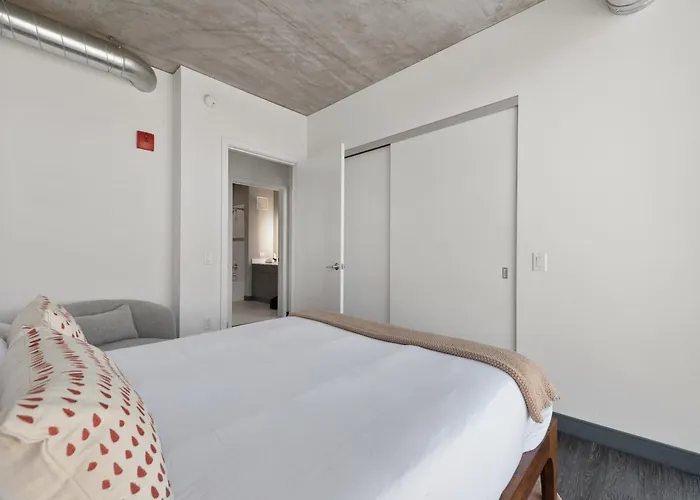 Fulbrix Bright Designer With West Loop Views Apartment Chicago