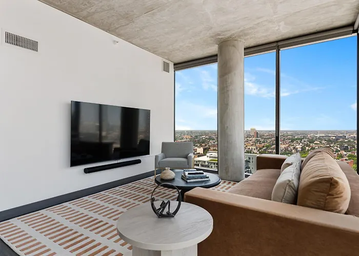 Fulbrix Bright Designer With West Loop Views *