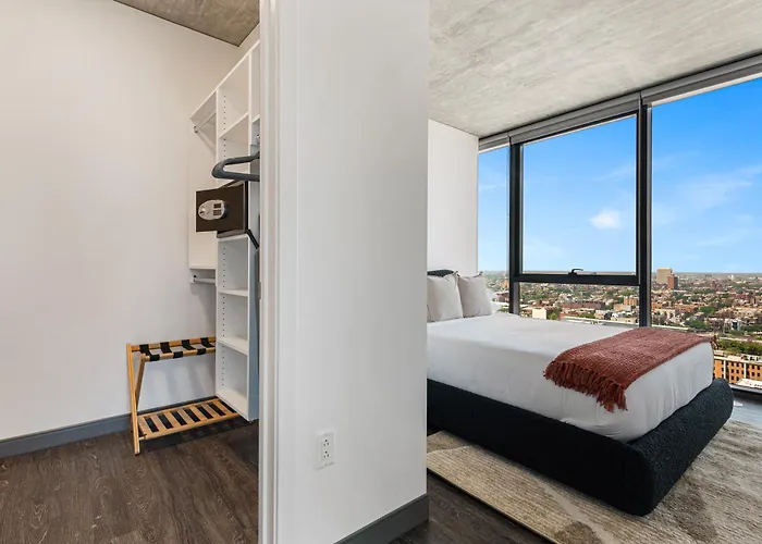 Fulbrix Bright Designer With West Loop Views Apartment Chicago